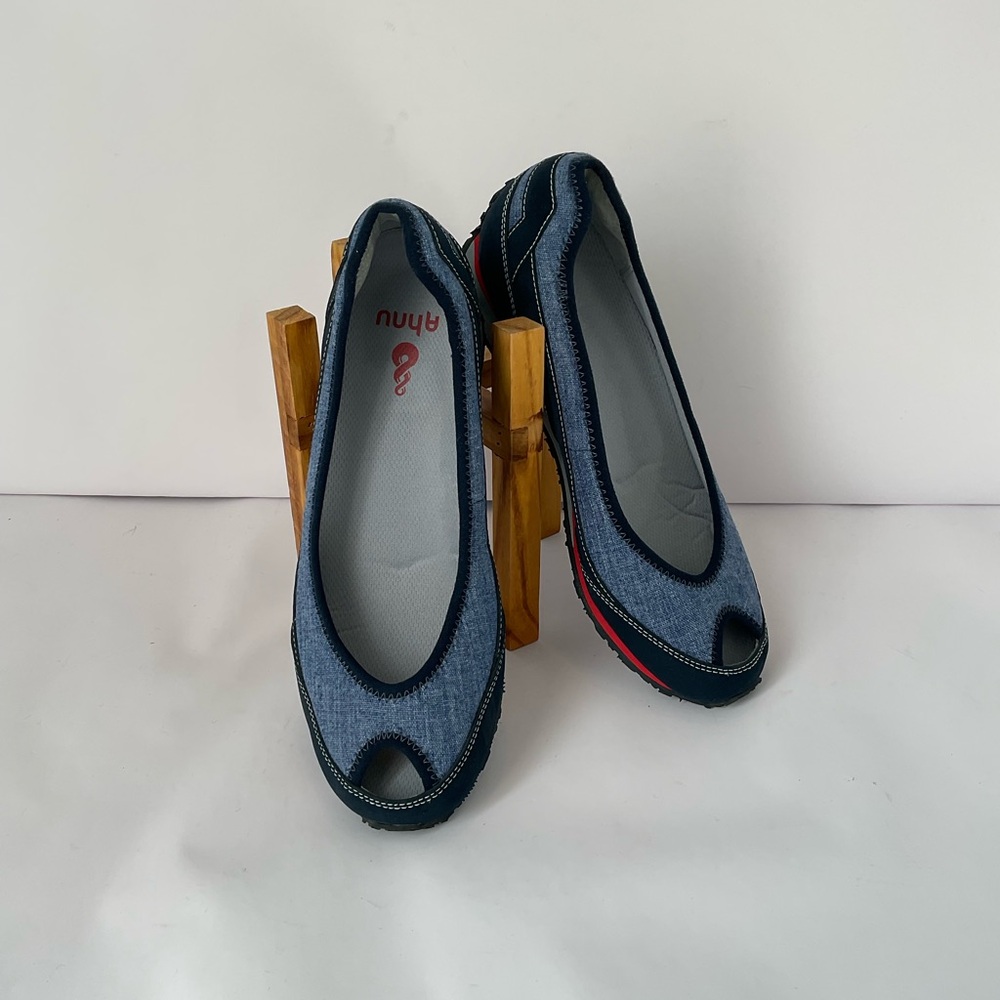 Women’s Ahnu slip-on shoes - Picture 2 of 8